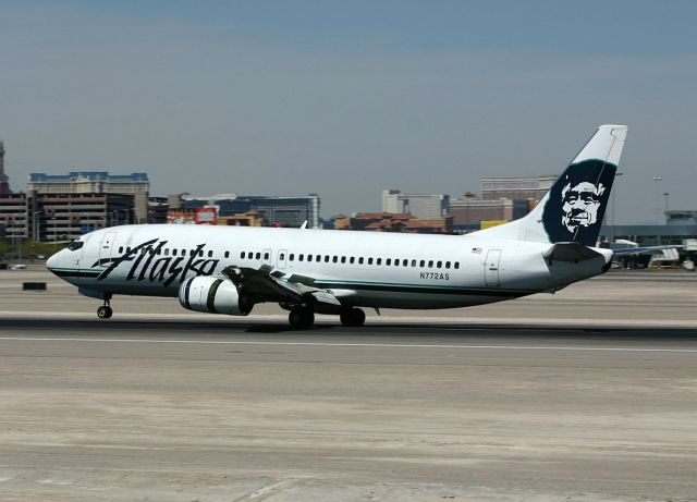 BOEING 737-400 (N772AS) - KLAS - April 2005 Alaska 737-400 landing 25L from SEA