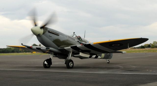 SUPERMARINE Spitfire (SOA344) - Spitfire Mk IX warming up at ESN.