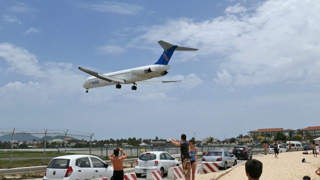 McDonnell Douglas MD-83 (PJ-MDF)