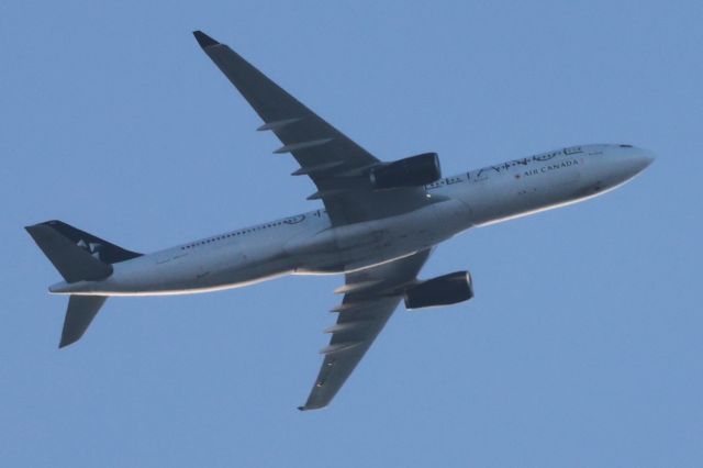Airbus A330-300 (C-GEGP) - C-GEGP Airbus A-330 343 Air Canada AC844 De  Montréal YUL. Vers Frankfurt FRA. Altitude 4491 Mètres. Vitesse 611 KM/H. Survolant la ville de Lavaltrie QC. Le  27-04-2025 à 19:12.