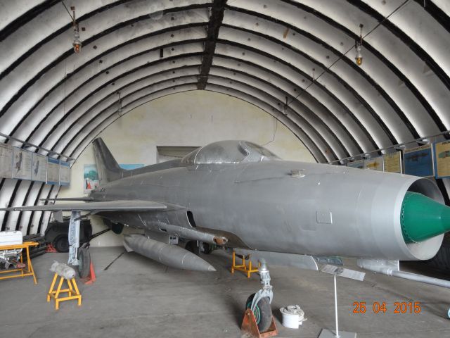 MIG19 — - MIG 19 ,trainings-simulator,in the original hangar 