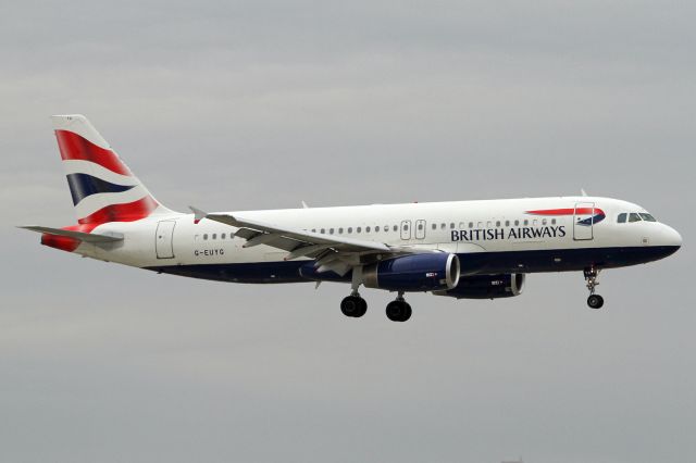 Airbus A320 (G-EUYG)