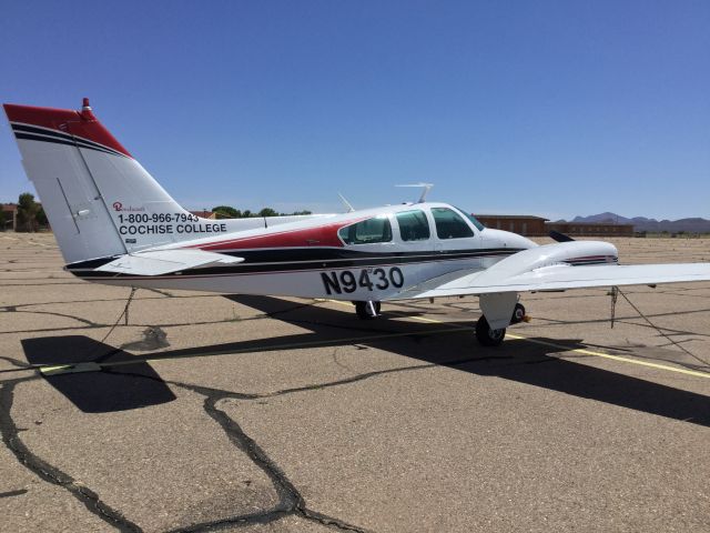 Beechcraft Baron (58) (N9430)