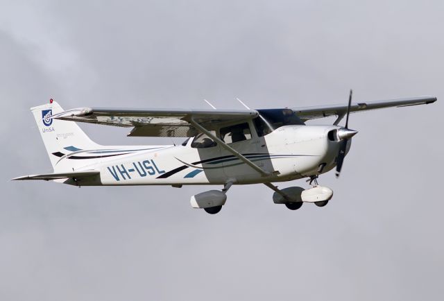 Cessna Skyhawk (VH-USL) - UNISA - UNIVERSITY OF SOUTH AUSTRALIA - CESSNA 172S SKYHAWK SP - REG VH-USL (CN 172S-10254) - PARAFIELD AIRPORT ADELAIDE SA. AUSTRALIA - YPPF (7/5/2015)