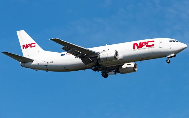 BOEING 737-400 (N401YK)