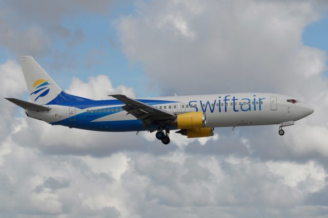 BOEING 737-400 (N538CC) - Miami International. October 2017