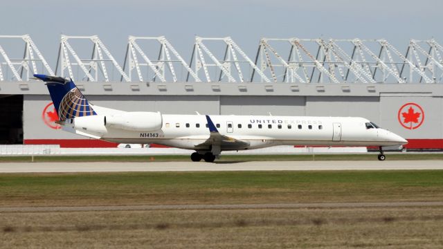 Embraer ERJ-135 (N14143)