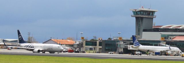 Boeing 737-800 (N381DN)