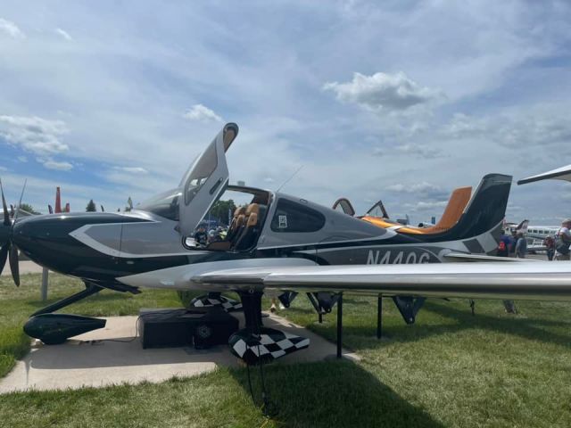 Cirrus SR-22 (N44QG) - EAA Airventure Oshkosh 2022