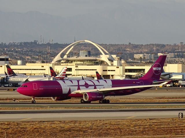 Airbus A330-300 (EC-MIO)