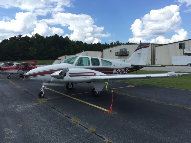 Beechcraft 55 Baron (N4190S)