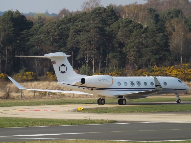 Gulfstream Aerospace Gulfstream G650 (M-OVIE) - Taxing in to Farnbourgh Airport 