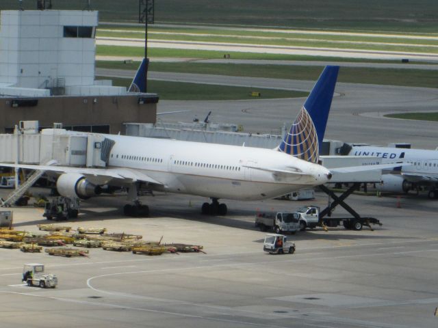 BOEING 767-300 (N66051)