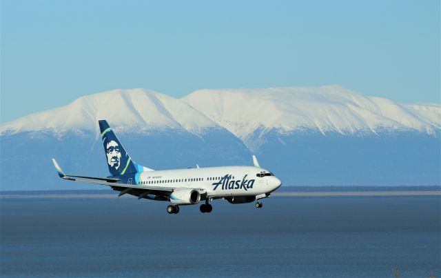 Boeing 737-700 (N619AS)