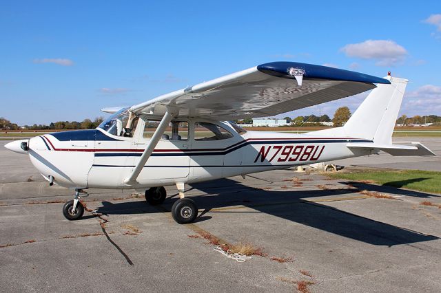 Cessna Skyhawk (N7998U)