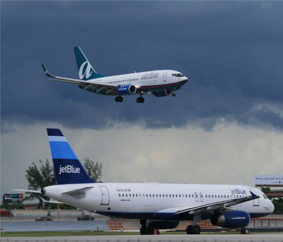 Airbus A320 (N636JB)