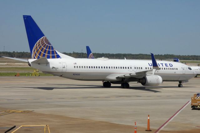 Boeing 737-800 (N24212)