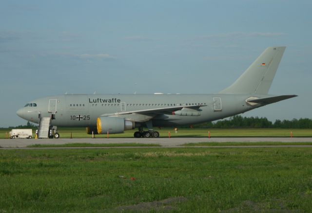 Airbus A310 (N1025)