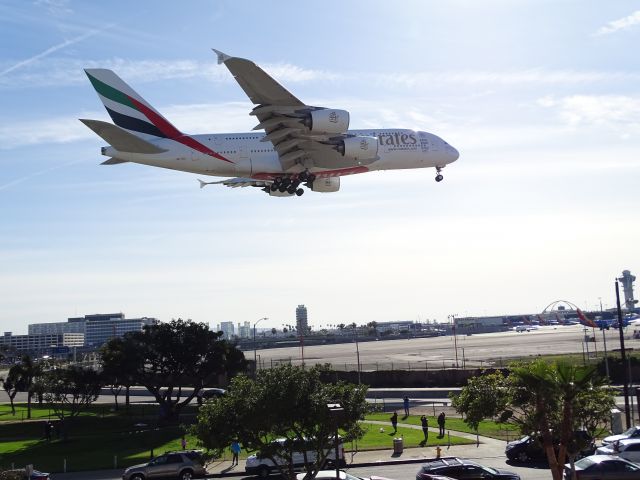 Airbus A380-800 (A6-EOL)