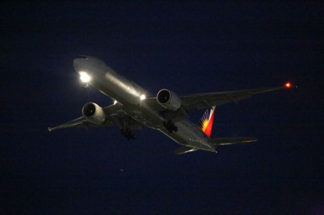 BOEING 777-300ER (RP-C7782)
