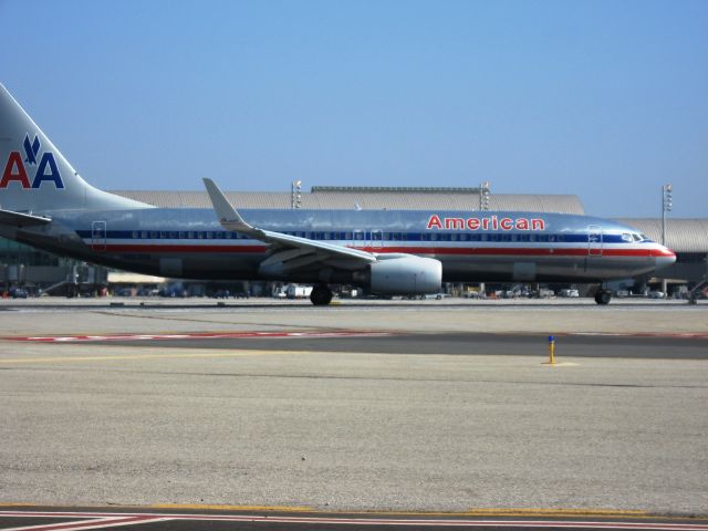 Boeing 737-800 (N869NN) - Line up and wait on RWY 20R