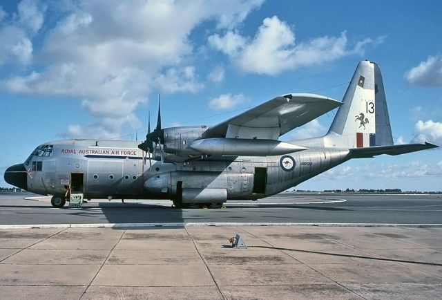 A97213 — - AUSTRALIA - AIR FORCE - LOCKHEED C-130A HERCULES (182) - REG A97-213 (CN 182-3213) - EDINBURGH RAAF BASE ADELIADE SA. AUSTRALIA - YPED (13/4/1977)