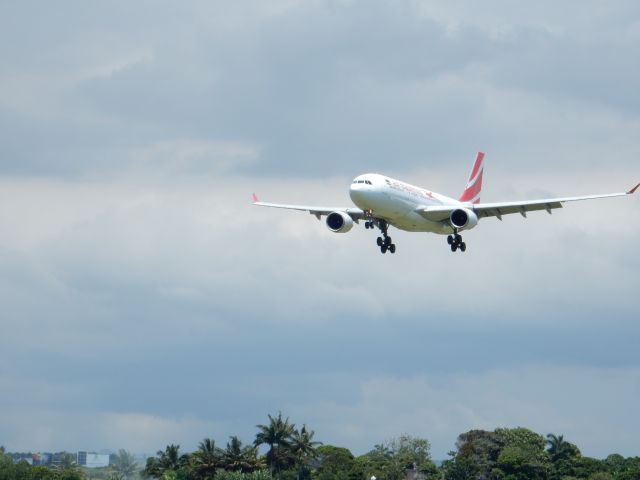 Airbus A330-200 (3B-NBM) - PlaneSpotting at SSR Airportbr /Inbound RWY14