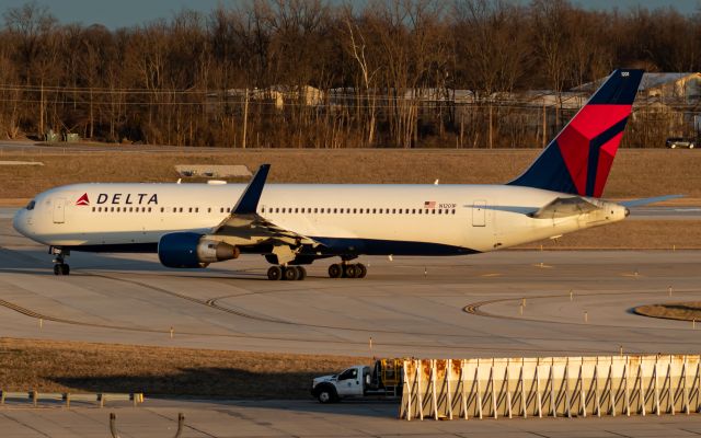 BOEING 767-300 (N1201P) - Delta 228 Heavy lining up before its departure to Paris, France on Feb. 15th, 2020.