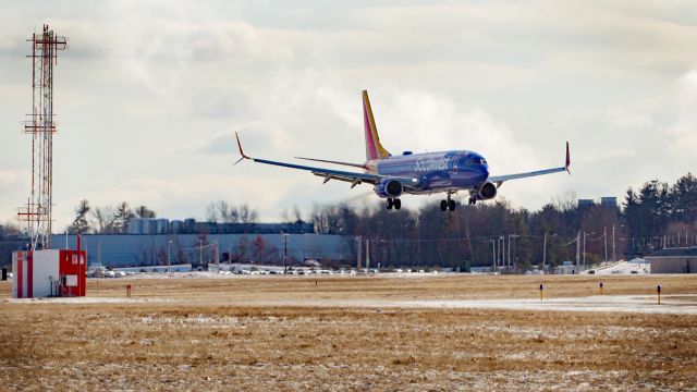 Boeing 737-800 (N8558Z) - SWA N8558Z arriving at MHT from MCO at 2021-01-23 13:33L