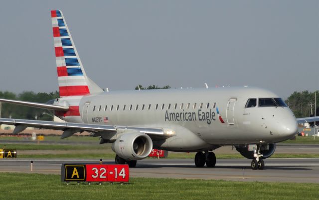 Embraer 175 (N415YX) - E175 taxiing at BUF