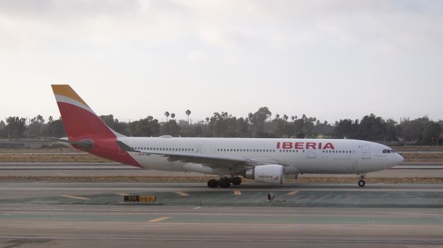 Airbus A330-200 (EC-MMG) - "Santiago de Chile"
