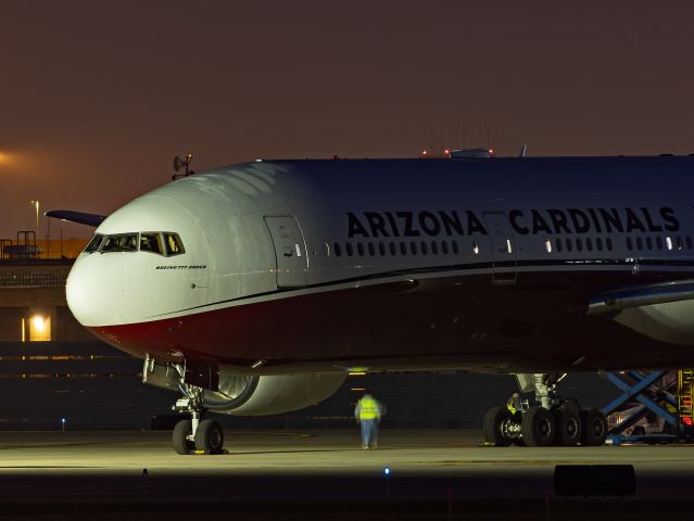 Boeing 777-200 (N777AZ) - The Arizona Cardinals getting ready to head back to Phoenix after their loss in Cleveland this afternoon (5 Nov 2023).