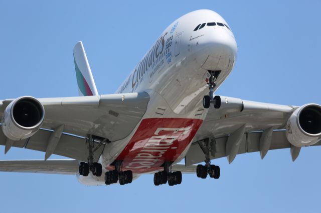 Airbus A380-800 (A6-EOG)