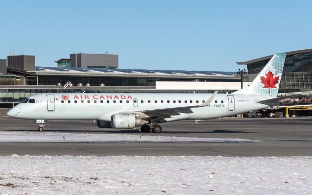 Embraer ERJ-190 (C-FMZD)