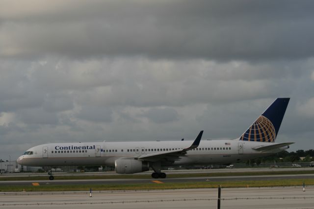 Boeing 757-200 (N19117)