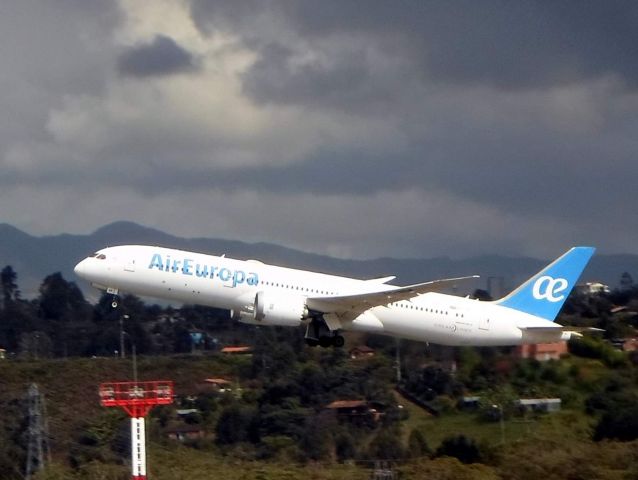 Boeing 787-9 Dreamliner (EC-NBM)