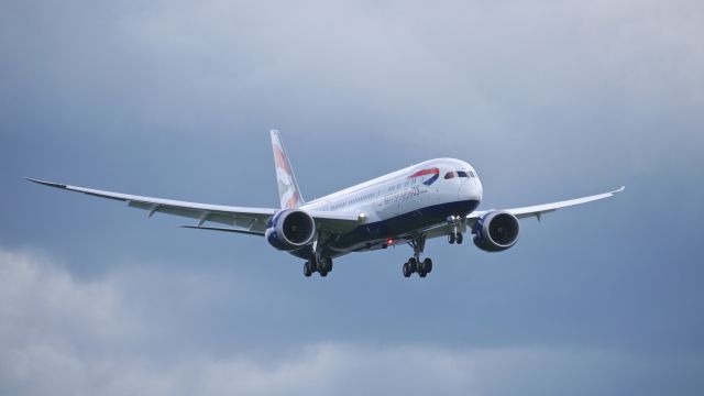 Boeing 787-9 Dreamliner (G-ZBKK) - BOE372 on final to Rwy 16R to complete a B2 flight on 6/10/16. (ln 442 / cn 38627).