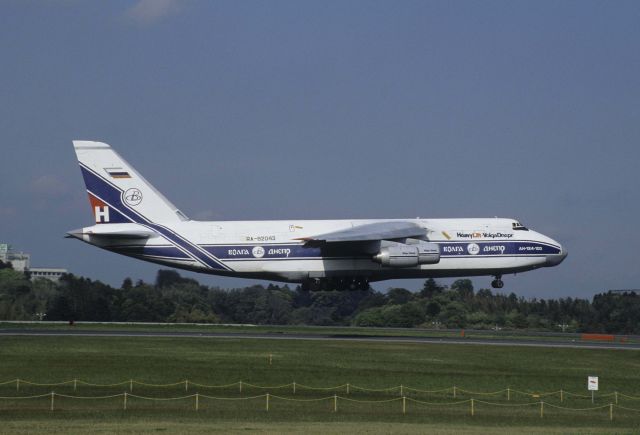 Antonov An-124 Ruslan (RA-82043) - Short Final at Narita Intl Airport Rwy16R on 1999/04/27