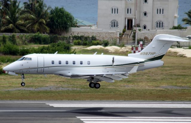 Bombardier Challenger 300 (N987HP)