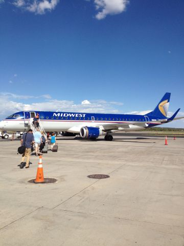 Embraer ERJ-190 (N165HQ) - 1 of 2 E-190s still in Midwest colors.