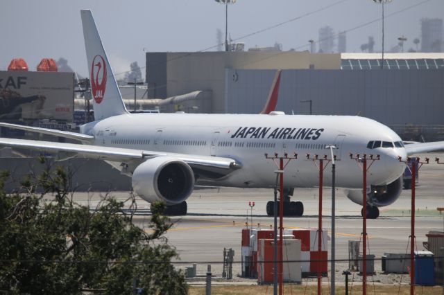 BOEING 777-300ER (JA739J)