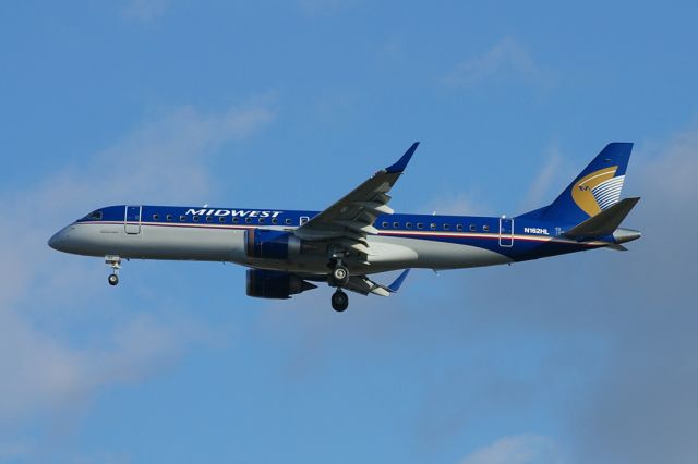 Embraer ERJ-190 (RPA1545) - Brickyard 1545 seen on approach to KSEA.