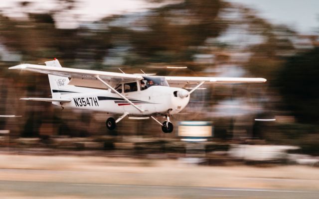 Cessna Skyhawk (N3547H) - Photo of a Cessna 172 landing on 31R, taken by @planesthetics (instagram).