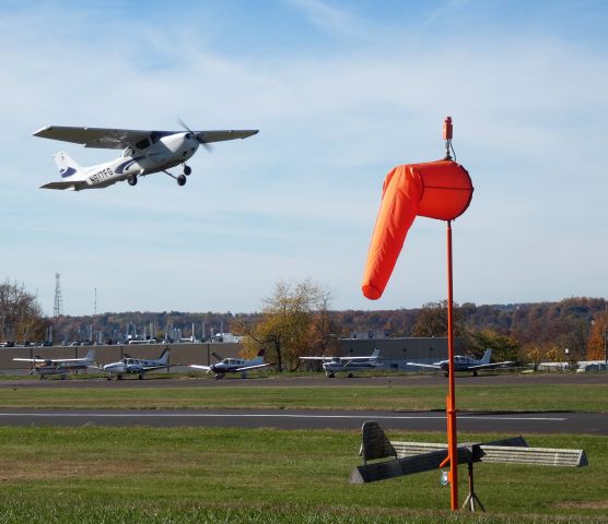 Cessna Skyhawk (N617FG) - Shortly after departure is this 2020 Cessna 172S Skyhawk in the Autumn of 2022.