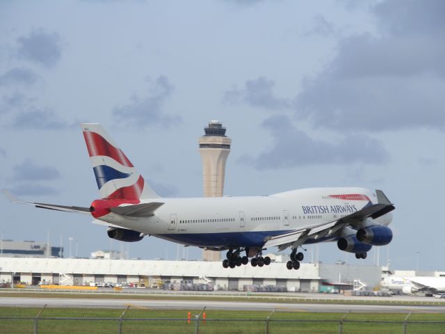 Boeing 747-400 (G-BNLV)