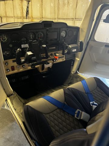 Cessna 152 (N757NG) - New avionics in 2022