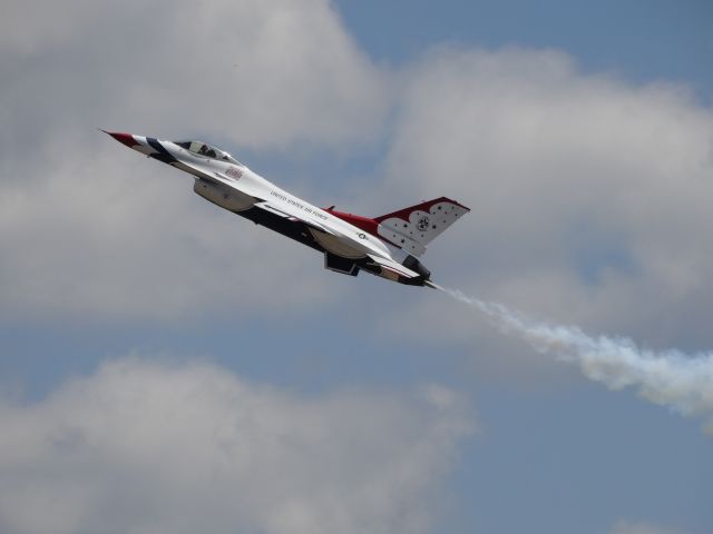Lockheed F-16 Fighting Falcon —