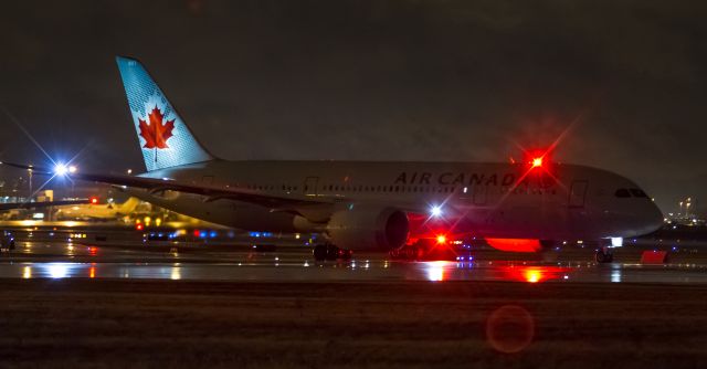 Boeing 787-8 (C-GHQQ)