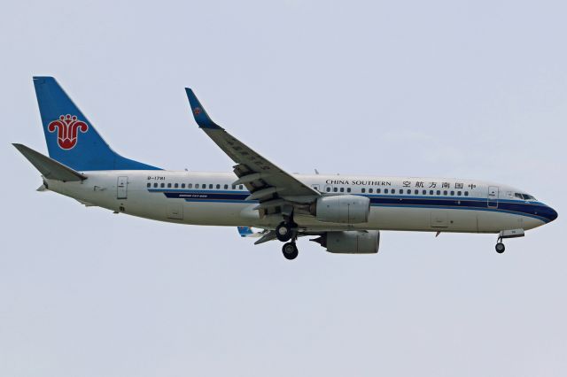 Boeing 737-700 (B-1781)