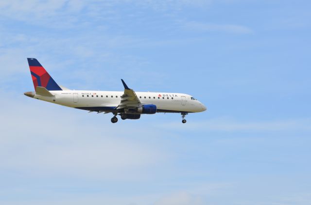 Embraer 175 (N633CZ) - Landing at Myrtle Beach Intl.